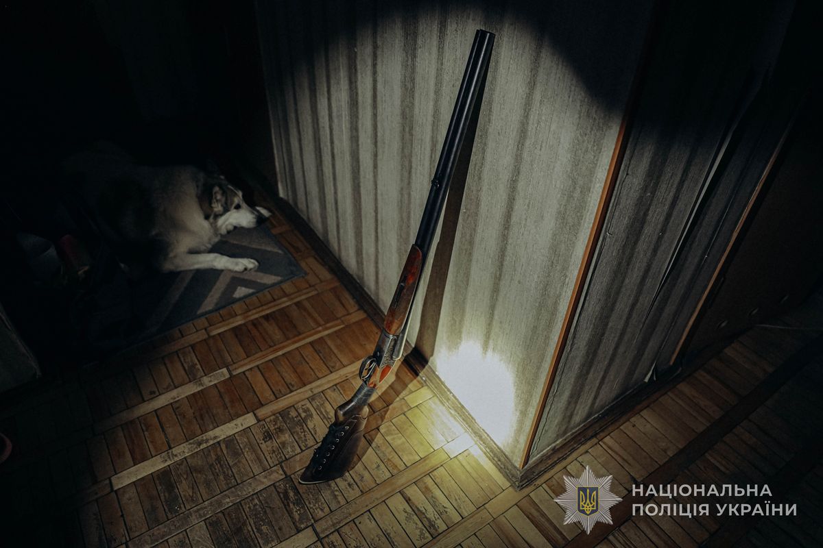 У Луцьку поліцейський закрив собою жінку та дитину, в яких стріляв родич із рушниці