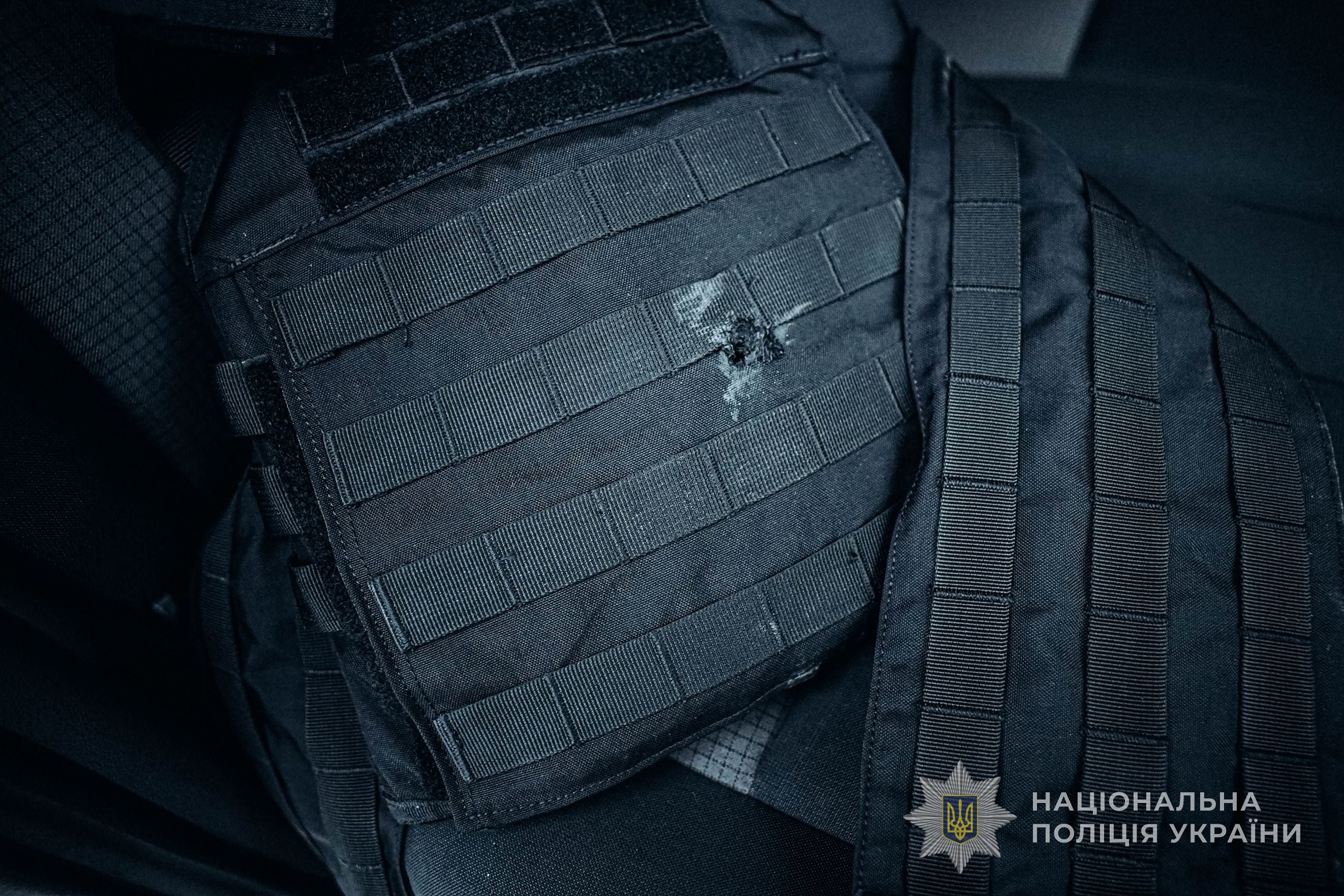 Бронежилет поліцейського після влучання кулі (фото поліції)
