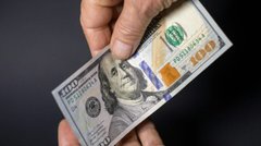 Зупиняємо паніку: коли нарешті зупиниться зростання курсів долара і євро