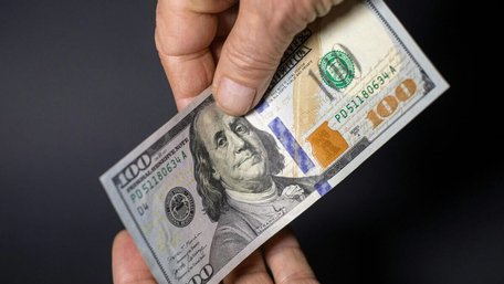 Зупиняємо паніку: коли нарешті зупиниться зростання курсів долара і євро