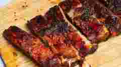 Соковиті і румʼяні: скільки і при якій температурі слід готувати ребра в аерогрилі