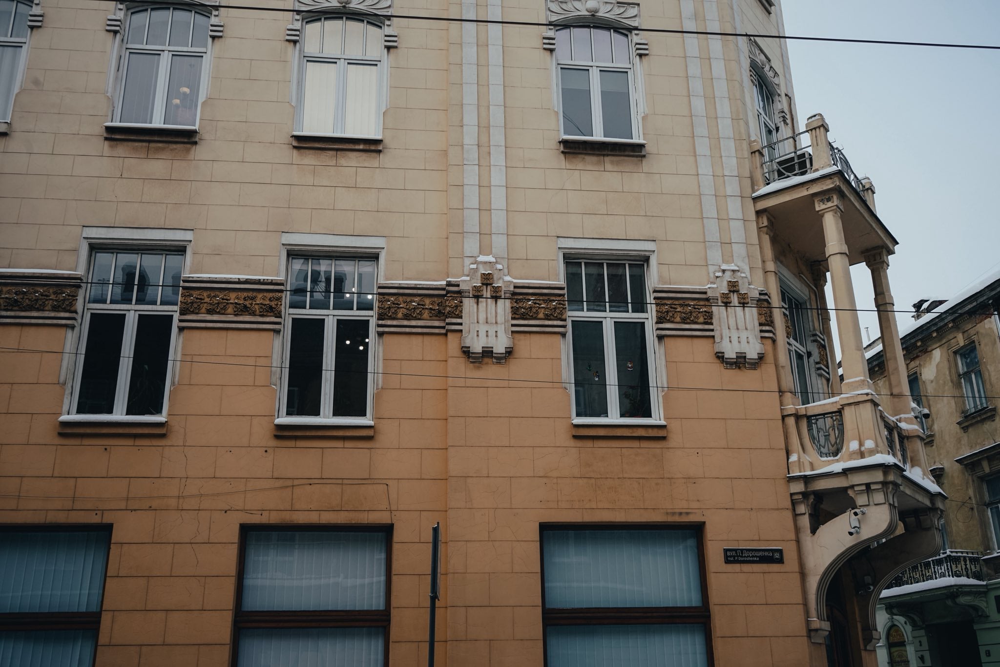 Виноградна лоза прикрашає фасад