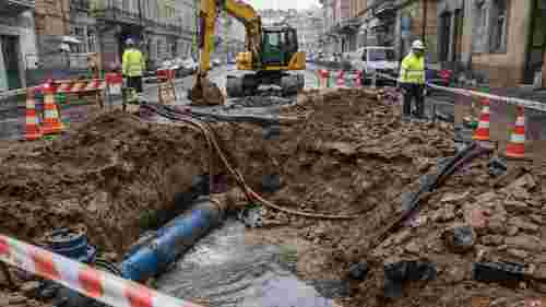 Через прорив водопроводу у центрі Львова близько 30 вулиць без води