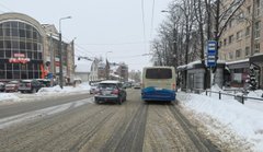 У тернопільській маршрутці водій під час закриття дверей зламав школяреві руку