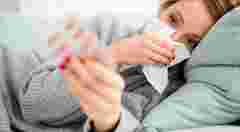 Яких продуктів і напоїв слід уникати взимку, щоб зменшити ризик застуди та кашлю