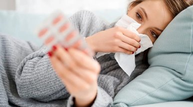 Яких продуктів і напоїв слід уникати взимку, щоб зменшити ризик застуди та кашлю