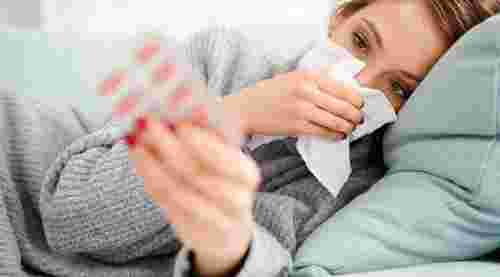 Яких продуктів і напоїв слід уникати взимку, щоб зменшити ризик застуди та кашлю
