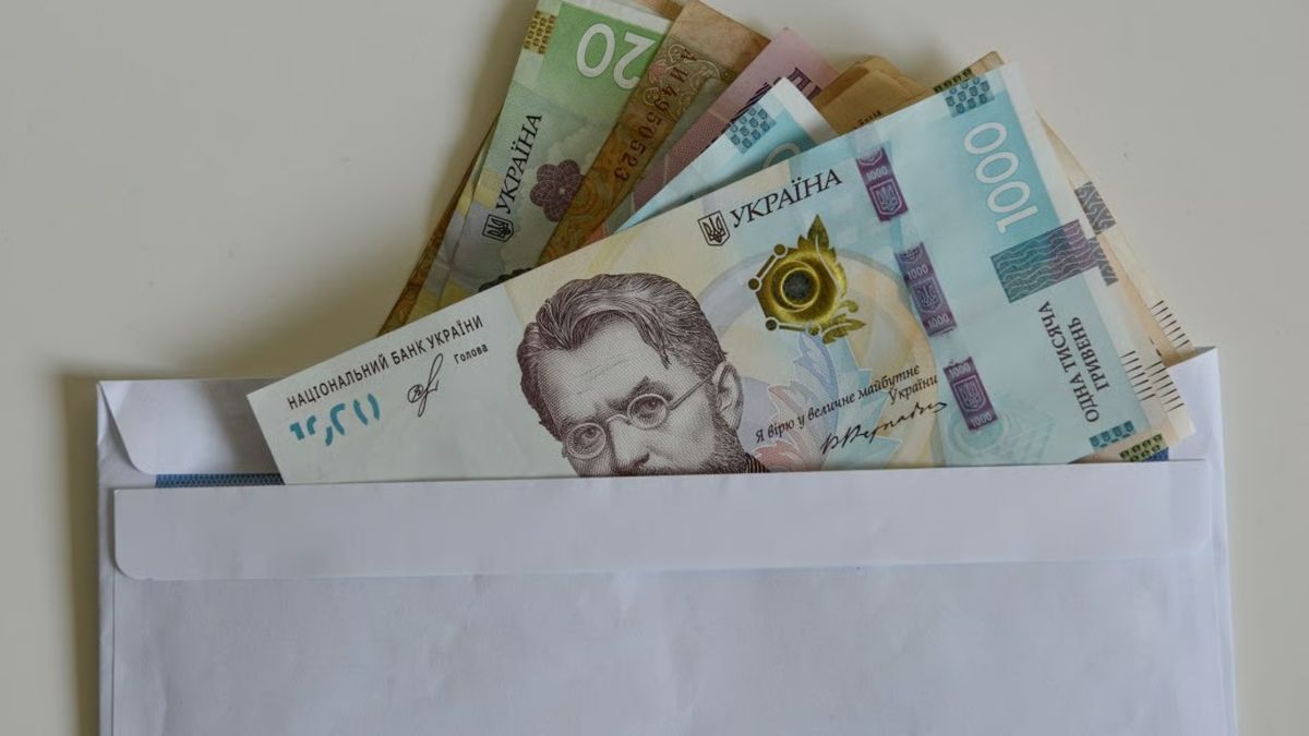 Українців з мінімальною зарплатою за рік стало більше на 37%