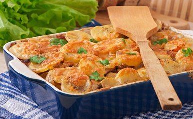 М’ясо по-французьки з грибами та картоплею. Рецепт дня