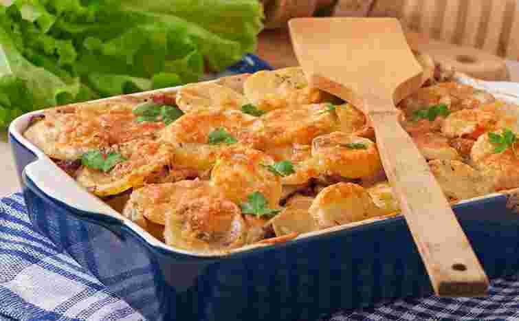 М’ясо по-французьки з грибами та картоплею. Рецепт дня