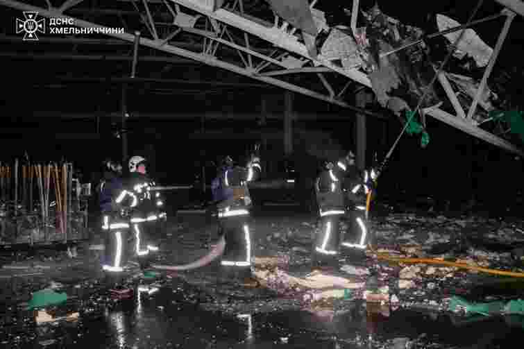 На Хмельниччині через атаку БпЛА виникли пожежі на підприємстві