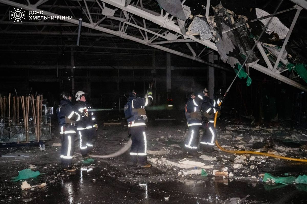На Хмельниччині через атаку БпЛА виникли пожежі на підприємстві