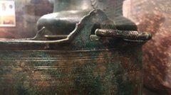 Бронзовий казан III–IV ст. з могили вождя: у музей передали вилучену в копача ритуальну посудину