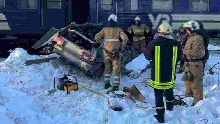 На Прикарпатті внаслідок зіткнення з поїздом госпіталізували трьох пасажирів ВАЗ