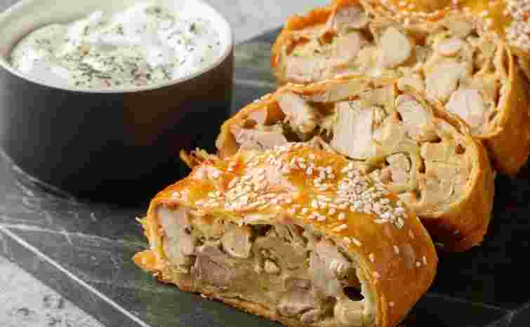 Штрудель із куркою та грибами. Рецепт дня