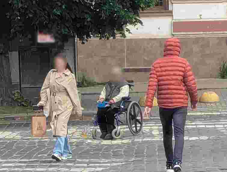 У Чернівцях чоловік примушував до жебрацтва 76-річну жінку та крав її пенсію