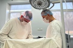 Волинські хірурги врятували пацієнта з небезпечною формою пахової грижі