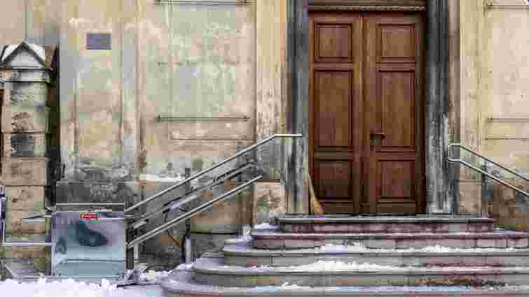 У Львівському музеї історії релігії облаштували підйомник для маломобільних відвідувачів