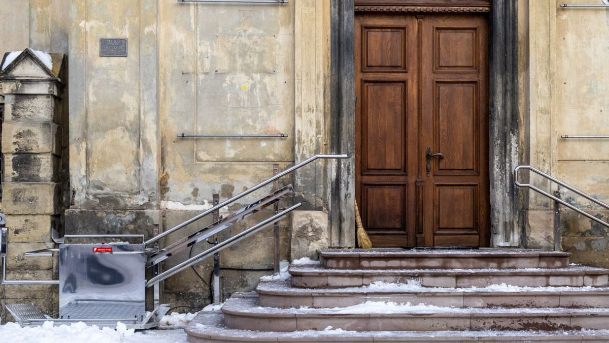 У Львівському музеї історії релігії облаштували підйомник для маломобільних відвідувачів