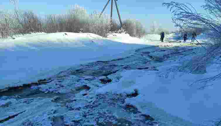 Відходи зі спиртзаводу залили міжнародну трасу на Тернопільщині