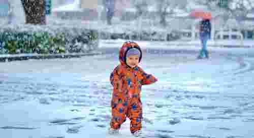 Діти і холод: як не допустити гіпотермії у немовлят та дітей раннього віку