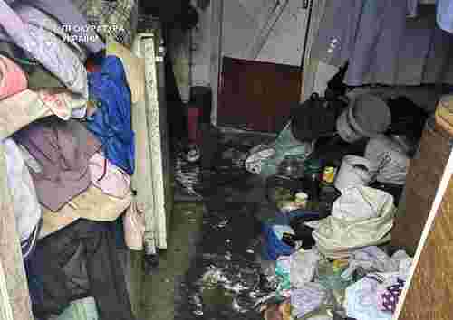 У пʼяної матері на Волині вилучили п'ятьох дітей, немовля у лікарні