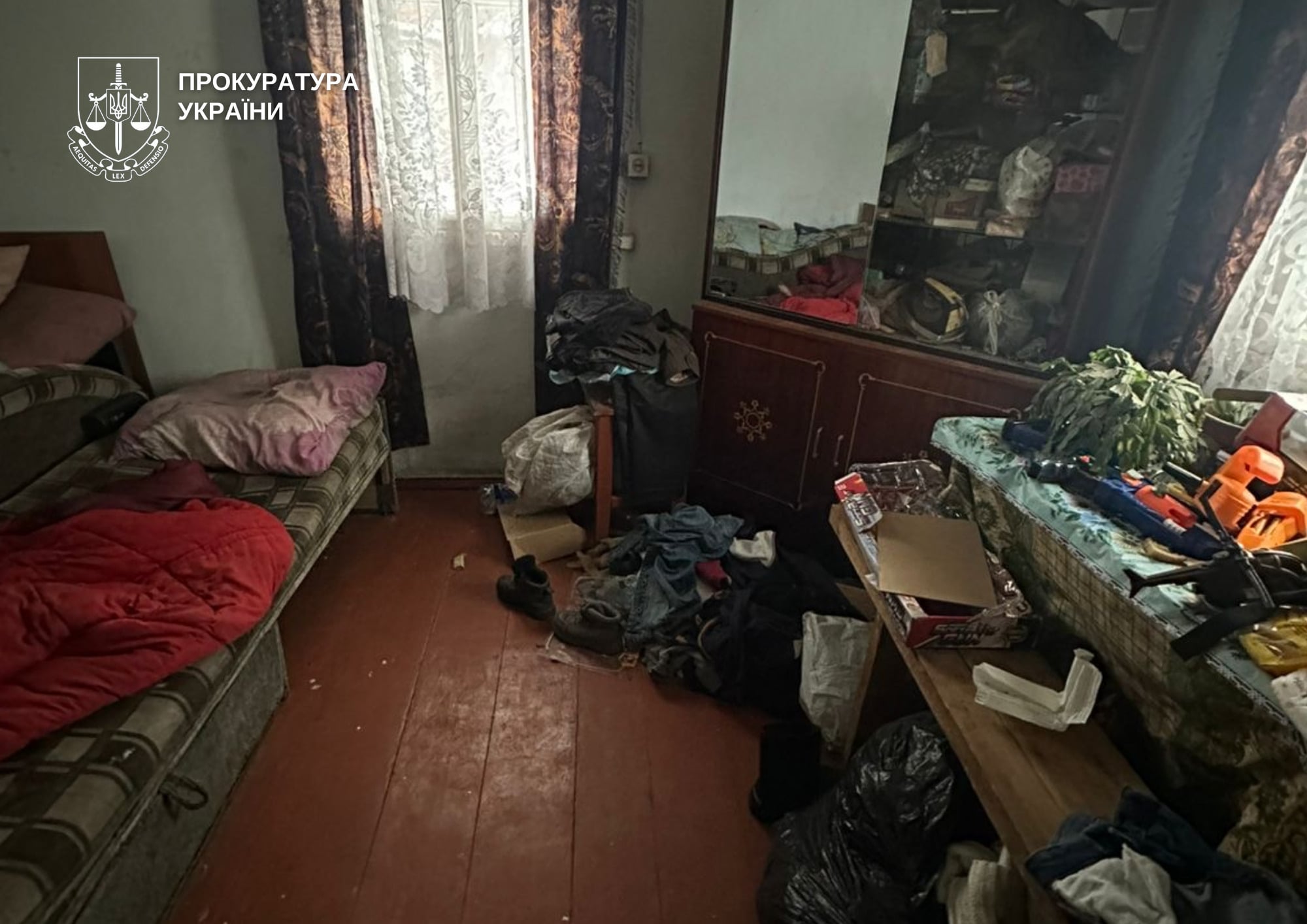 Поліцейські виявили неналежні умови проживання дітей (фото прокуратури)