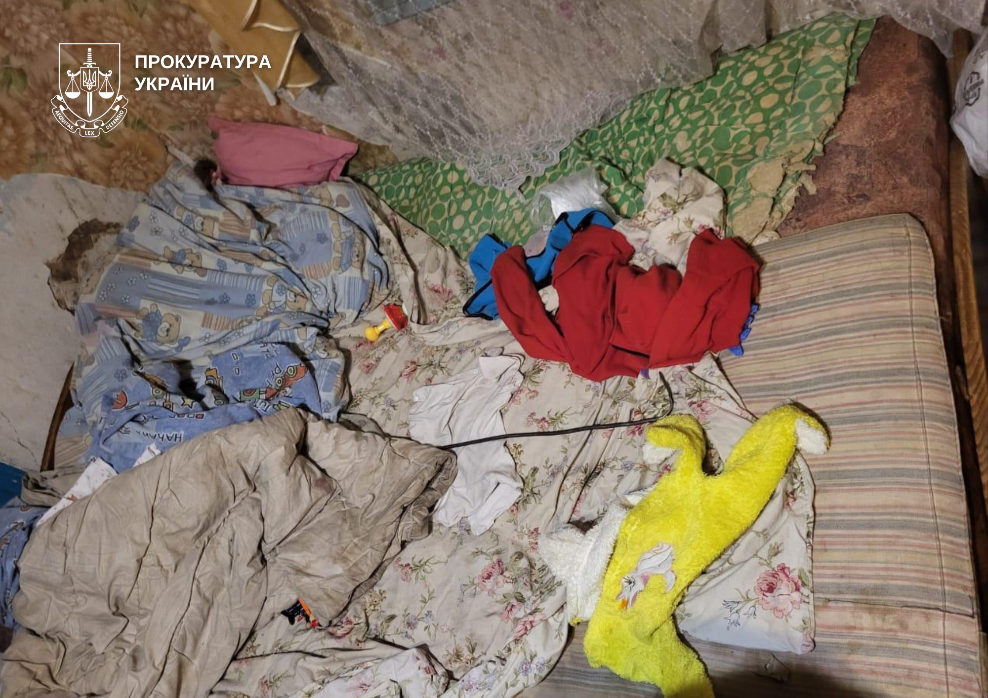 Поліцейські виявили неналежні умови проживання дітей (фото прокуратури)