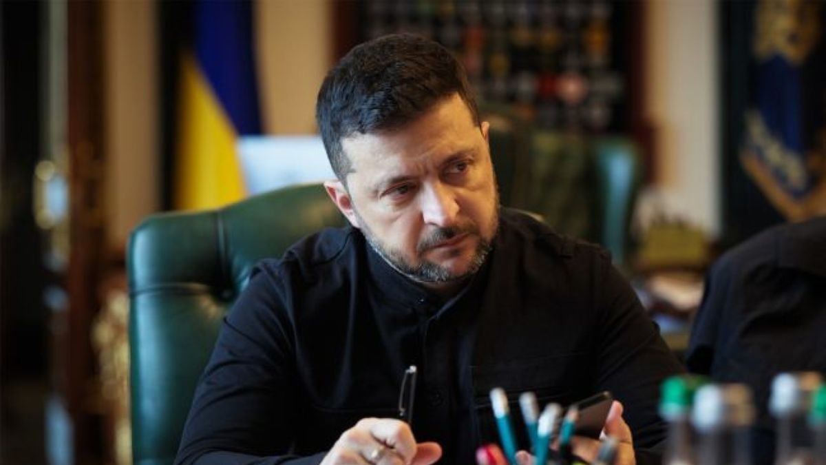 Зеленський заявив про бажання частини депутатів скласти мандати під час війни