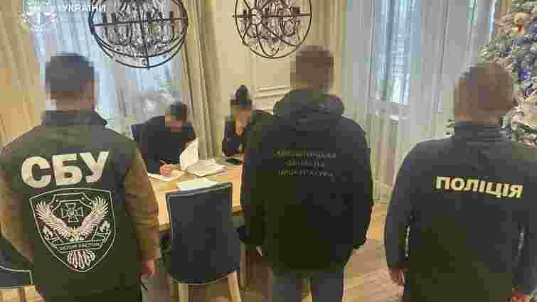 Іноземець у Хмельницькому вимагав у криптобізнесмена 300 тис. доларів вигаданого боргу Іноземець у Хмельницькому вимагав у криптобізнесмена 300 тис. доларів вигаданого боргу