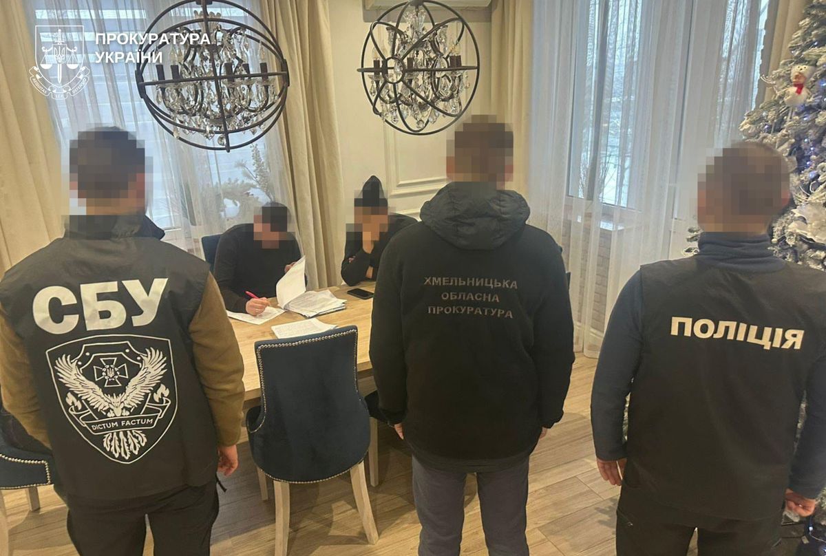 Іноземець у Хмельницькому вимагав у криптобізнесмена 300 тис. доларів вигаданого боргу
