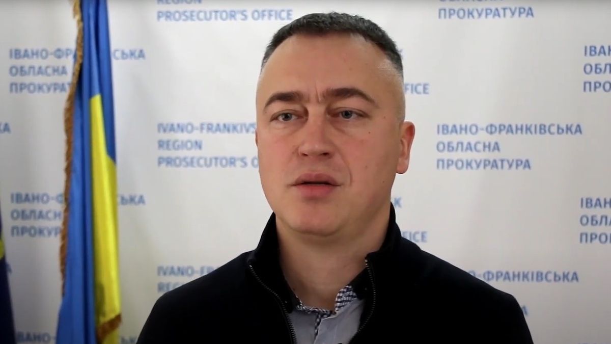 Франківський прокурор отримав у подарунок маєток із землею та сонячною електростанцією