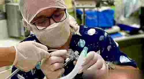 Львівські лікарі врятували 8-місячного хлопчика, який ледь не задихнувся гілочками ялинки