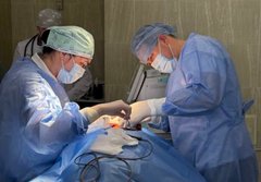 Рівненські хірурги відновили пацієнту нижню губу після видалення пухлини