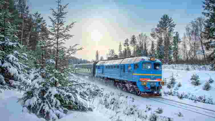 Через обстріли «Укрзалізниця» змінила графіки руху понад 200 потягів