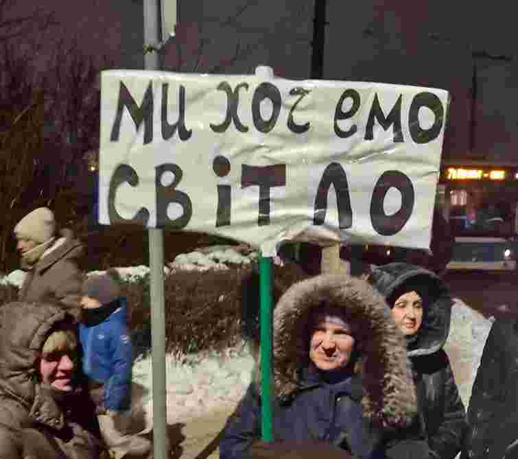 Близько 200 людей протестували через тривалі відключення світла у Хмельницькому