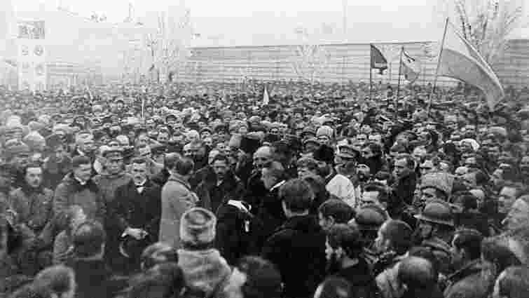 «Віднині воєдино зливаються століттям одірвані одна від одної частини єдиної України»