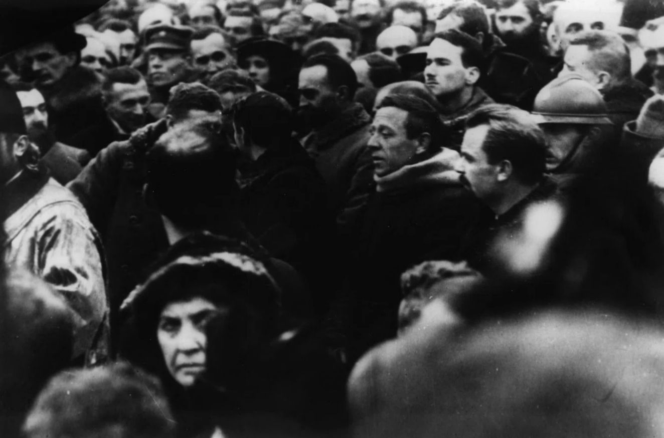 Симон Петлюра і Володимир Винниченко під час проголошення Акта Злуки на Софійській площі (фото з сайту УІНП)