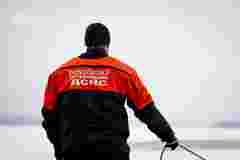 Водолази ДСНС у крижаній воді ліквідували підтоплення ТЕЦ у Києві