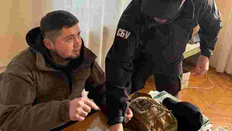 Під час отримання 6 тис. доларів хабаря затримали посадовця ТЦК на Закарпатті 