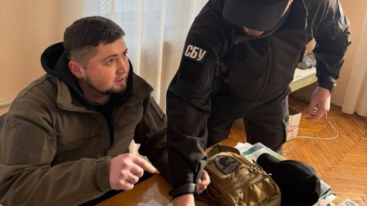 Під час отримання 6 тис. доларів хабаря затримали посадовця ТЦК на Закарпатті 