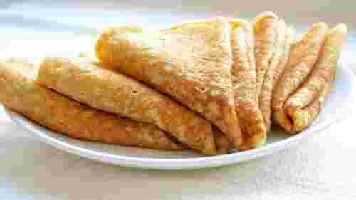 Просто покласти в холодильник не досить: як зберігати млинці, щоб вони були м’якими через день