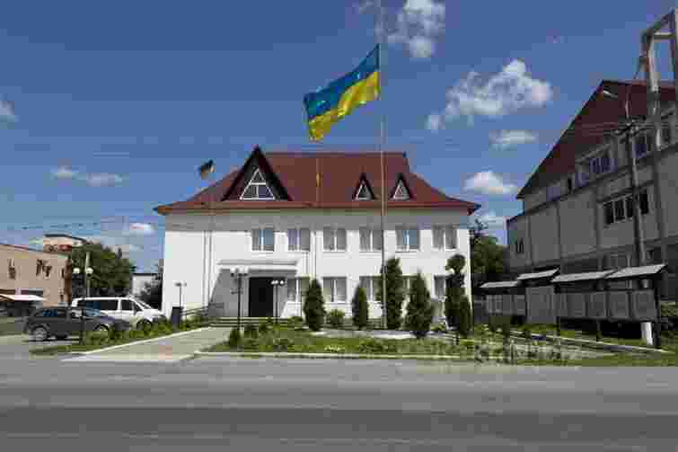 Директорам шкіл роками виплачували додаткові гроші в селищі на Закарпатті