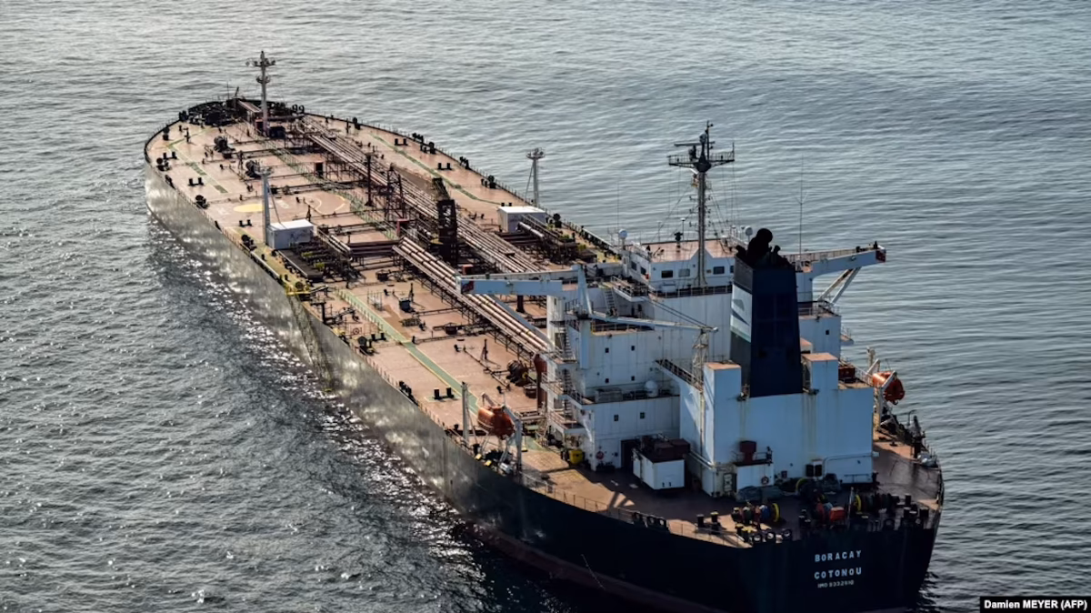 ВМС Франції затримали у Середземному морі підсанкційний танкер, що прямував з Росії