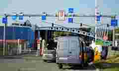 Водій кинув автобус з пасажирами на кордоні через розшук ТЦК та втік до Словаччини