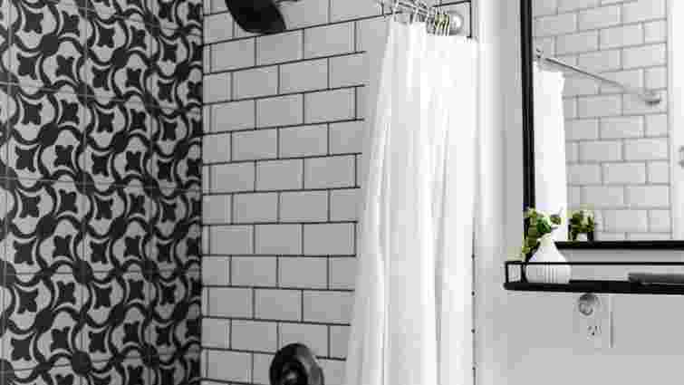 Повертаємо шторці свіжість: корисні поради, як прибрати цвіль та жовтизну