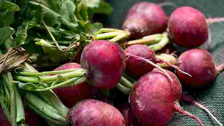 Так вони краще проростуть: три культури, які варто садити у холодний ґрунт
