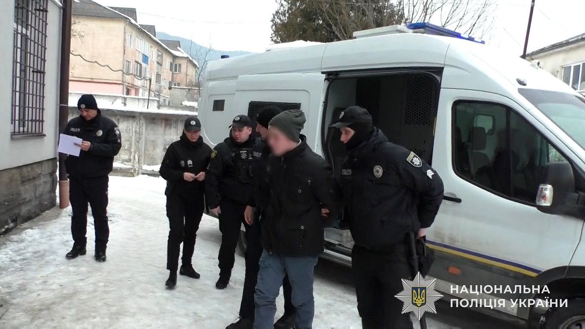 У Славському 22-річний нападник зарізав співмешканку та вдарив ножем сусіда