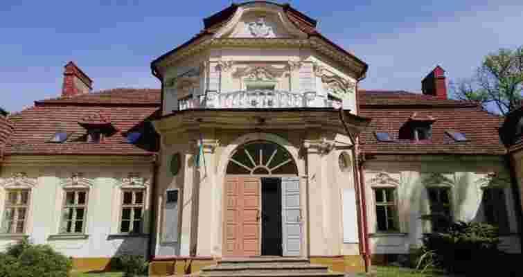 Львівська облрада спрощує шлях до продажу майна інтернату у Великому Любіні