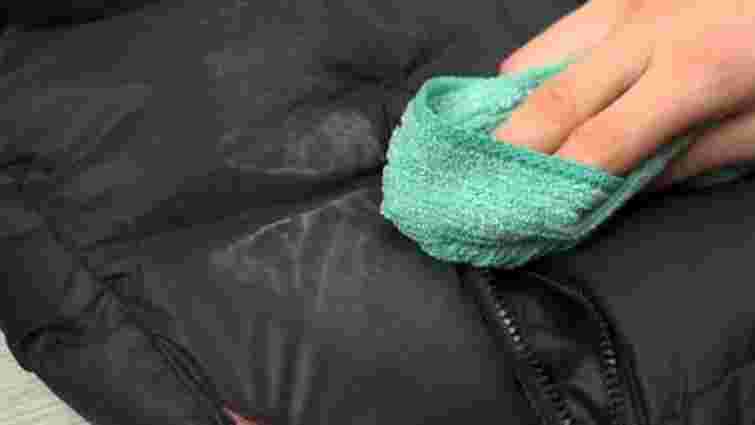 Вам знадобляться лише два інгредієнти: як почистити пуховик без прання